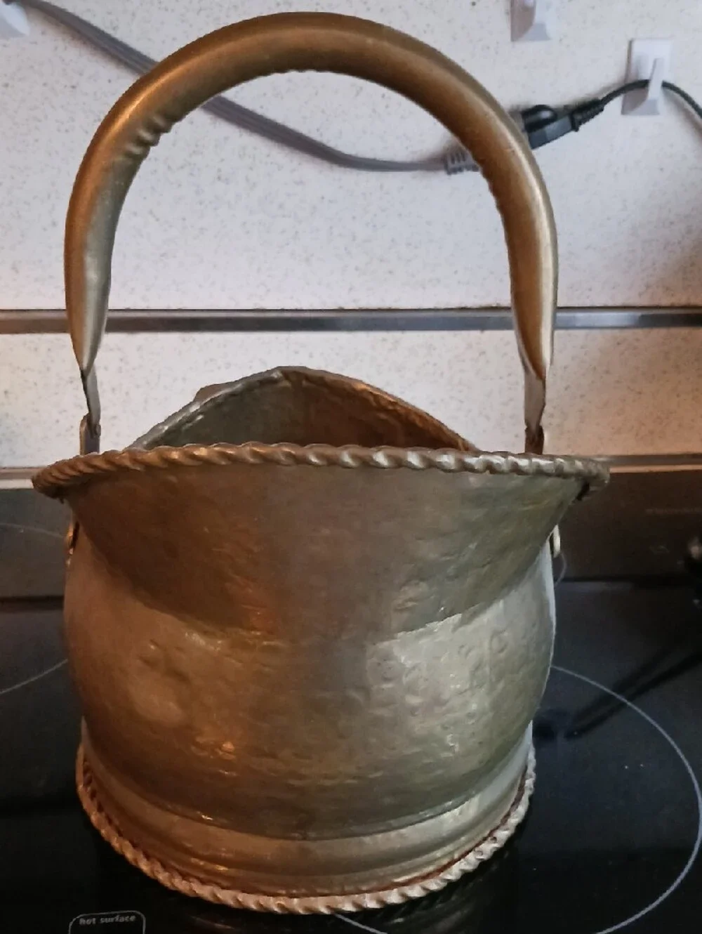 Antique-Style Brass Decorative Coal Scuttle Bucket with Handle - Gold
